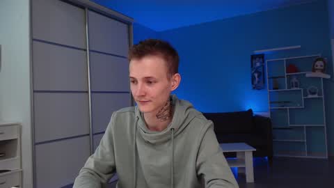 your lovely Oli online show from December 12, 2024, 5:26 pm