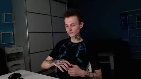 your lovely Oli online show from January 8, 2025, 3:07 pm