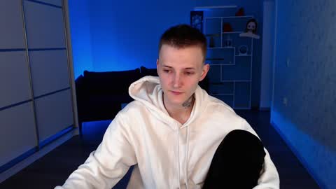 your lovely Oli online show from January 10, 2025, 1:52 pm