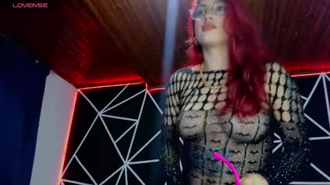 Snapshot of darlyhooper1_ chatting on September 23, 2025, 11:30 pm Darlyhooper online show from September 23, 2025, 11:30 pm