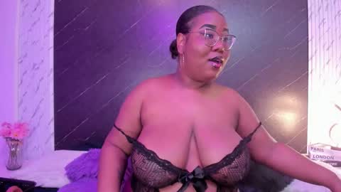 Snapshot of darnellqueen chatting on September 16, 2025, 4:02 am  Darnell Queen online show from September 16, 2025, 4:02 am