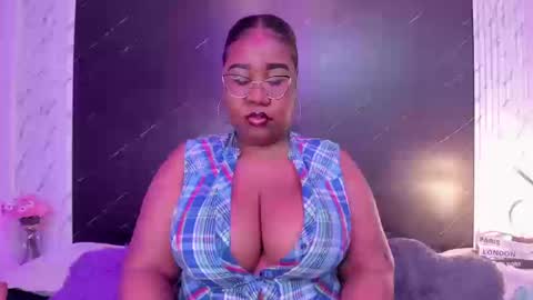 Snapshot of darnellqueen chatting on September 17, 2025, 4:03 am  Darnell Queen online show from September 17, 2025, 4:03 am
