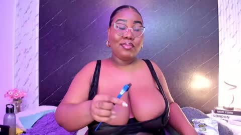 Snapshot of darnellqueen chatting on October 6, 2025, 3:59 am  Darnell Queen online show from October 6, 2025, 3:59 am