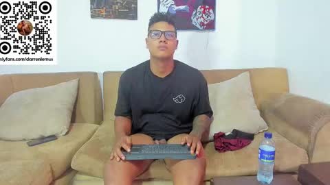 Snapshot of darren_lemus chatting on September 23, 2025, 8:45 pm Darren lemus online show from September 23, 2025, 8:45 pm