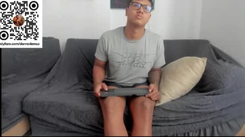 Snapshot of darren_lemus chatting on October 11, 2025, 9:46 pm Darren lemus online show from October 11, 2025, 9:46 pm