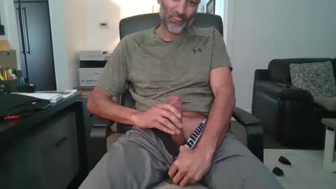 Snapshot of darryl43321 chatting on April 7, 2026, 5:46 pm darryl43321 online show from April 7, 2026, 5:46 pm