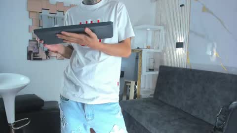 darwin_ggh online show from November 23, 2025, 7:52 am