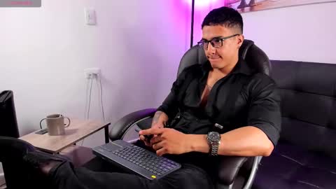 Dash online show from December 21, 2025, 2:24 pm