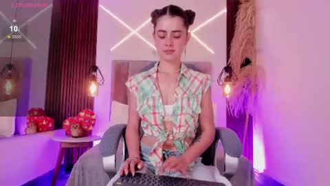 dasha_rodriguez online show from June 25, 2026, 2:32 pm