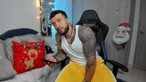 Snapshot of dave_max93 chatting on December 15, 2024, 4:07 am DAVE MAX online show from December 15, 2024, 4:07 am