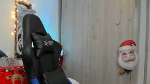 Snapshot of dave_max93 chatting on December 22, 2024, 3:11 pm DAVE MAX online show from December 22, 2024, 3:11 pm
