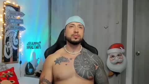 Snapshot of dave_max93 chatting on December 29, 2024, 2:17 am DAVE MAX online show from December 29, 2024, 2:17 am