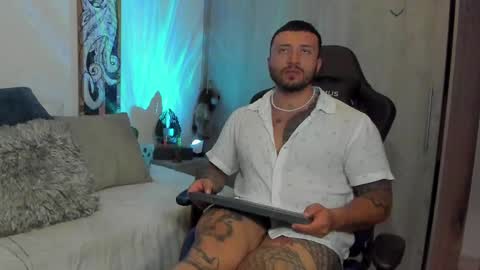 Snapshot of dave_max93 chatting on February 24, 2025, 2:30 am DAVE MAX online show from February 24, 2025, 2:30 am