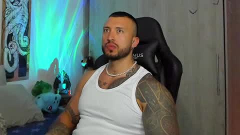 Snapshot of dave_max93 chatting on March 10, 2025, 5:39 pm DAVE MAX online show from March 10, 2025, 5:39 pm