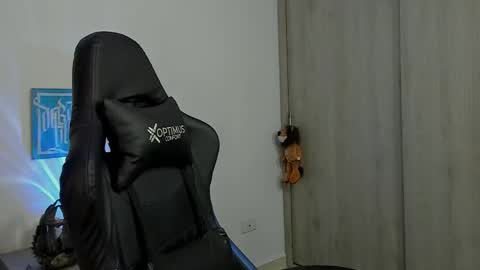 Snapshot of dave_max93 chatting on October 4, 2025, 5:55 pm DAVE MAX online show from October 4, 2025, 5:55 pm