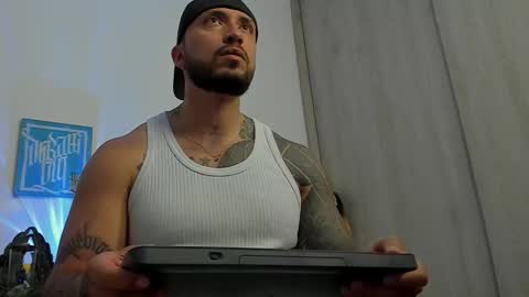 Snapshot of dave_max93 chatting on October 5, 2025, 7:34 pm DAVE MAX online show from October 5, 2025, 7:34 pm