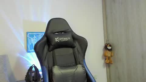 Snapshot of dave_max93 chatting on October 7, 2025, 3:31 pm DAVE MAX online show from October 7, 2025, 3:31 pm