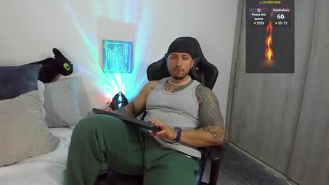 Snapshot of dave_max93 chatting on October 18, 2025, 2:03 am DAVE MAX online show from October 18, 2025, 2:03 am