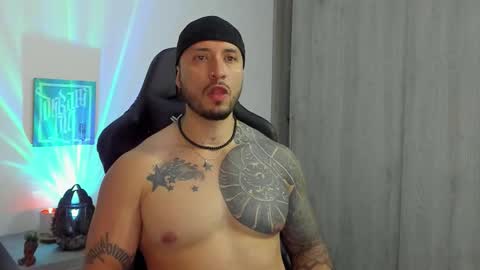 Snapshot of dave_max93 chatting on October 25, 2025, 1:35 am DAVE MAX online show from October 25, 2025, 1:35 am