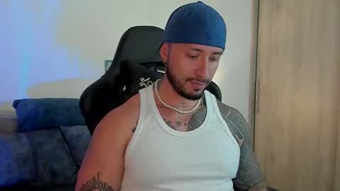 Snapshot of dave_max93 chatting on November 4, 2025, 12:32 am DAVE MAX online show from November 4, 2025, 12:32 am