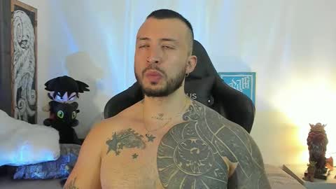 Snapshot of dave_max93 chatting on November 4, 2025, 11:04 pm DAVE MAX online show from November 4, 2025, 11:04 pm