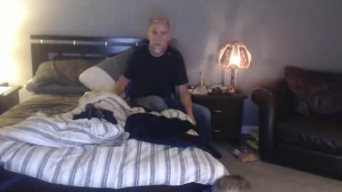 Snapshot of davejones454545 chatting on November 14, 2025, 6:01 am Dave online show from November 14, 2025, 6:01 am