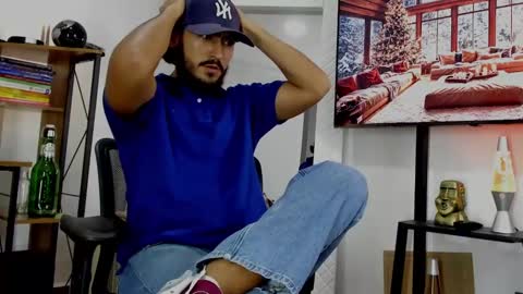 Hey im David that loves to explore and speak their fantasies. Very open talktative and nice. Feel free to chat with me online show from December 16, 2024, 1:10 am