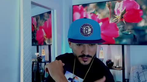 Hey im David that loves to explore and speak their fantasies. Very open talktative and nice. Feel free to chat with me online show from August 8, 2026, 12:24 am