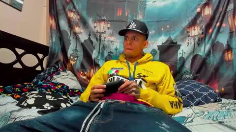 Snapshot of david_latin666_ chatting on November 9, 2025, 11:47 pm David online show from November 9, 2025, 11:47 pm