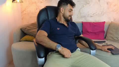 Snapshot of david_oliveira chatting on December 1, 2024, 7:36 pm JF oliveira online show from December 1, 2024, 7:36 pm