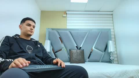 david_victoriaa online show from May 4, 2026, 12:56 pm