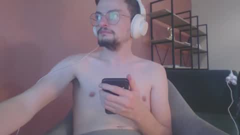 Snapshot of davidfoxfr chatting on November 3, 2025, 12:39 pm davidfoxfr online show from November 3, 2025, 12:39 pm