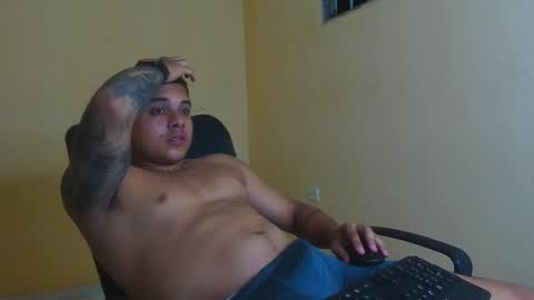 Snapshot of davidlenonn_ chatting on November 8, 2025, 6:24 am Lennon online show from November 8, 2025, 6:24 am