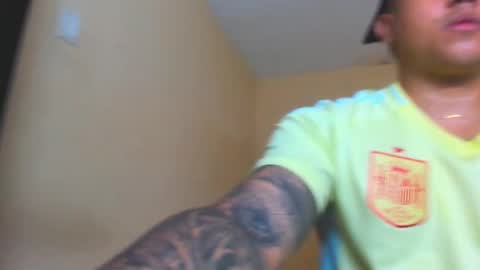 Snapshot of davidlenonn_ chatting on November 9, 2025, 10:52 pm Lennon online show from November 9, 2025, 10:52 pm