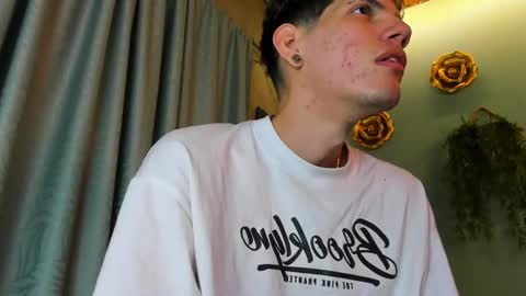 Snapshot of daviid_huge chatting on September 23, 2025, 8:28 am daviid_huge online show from September 23, 2025, 8:28 am