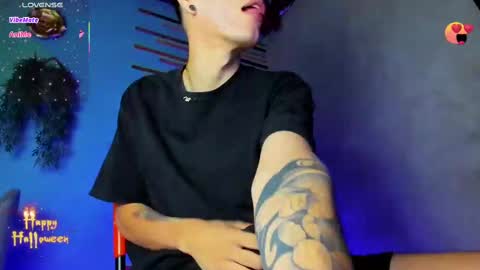 Snapshot of daviid_huge chatting on October 23, 2025, 1:32 pm daviid_huge online show from October 23, 2025, 1:32 pm