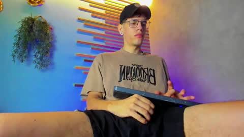 Snapshot of daviid_huge chatting on October 24, 2025, 1:40 pm daviid_huge online show from October 24, 2025, 1:40 pm