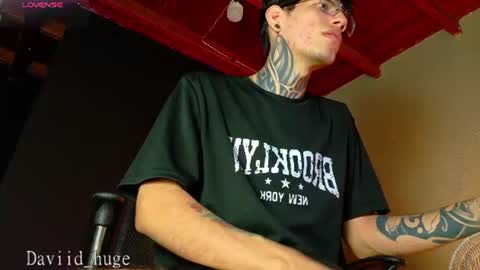 daviid_huge online show from July 17, 2026, 5:47 am