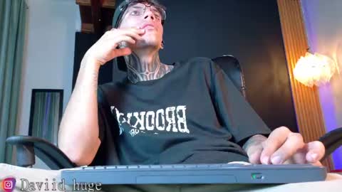 daviid_huge online show from August 4, 2026, 1:20 am