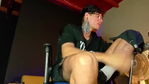 daviid_huge online show from August 7, 2026, 2:02 am