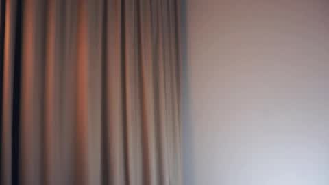Louise online show from April 22, 2026, 10:33 pm