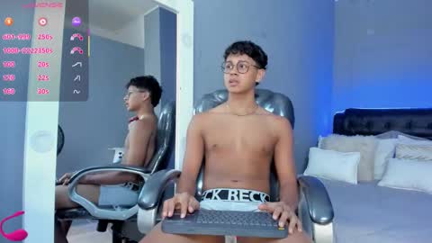 dawn_16 online show from November 3, 2025, 9:27 pm