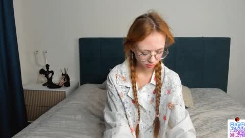 Mia online show from March 2, 2025, 7:12 pm