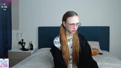 Mia online show from March 7, 2025, 3:39 pm
