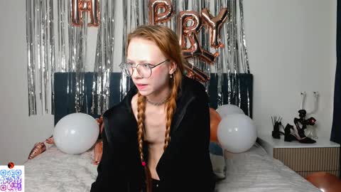 Mia online show from March 9, 2025, 10:41 pm