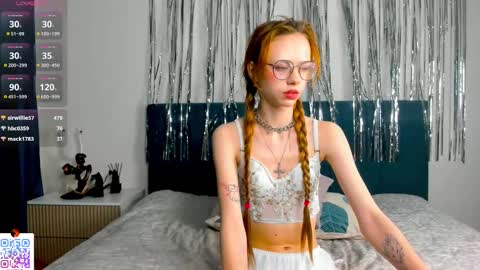 Mia online show from March 10, 2025, 7:50 pm