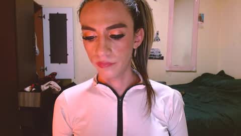 dayanna_01_ online show from June 1, 2026, 1:07 am