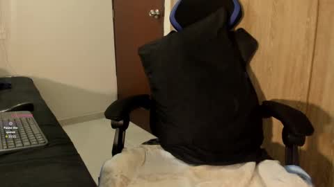 Snapshot of dayhanshelby chatting on October 3, 2025, 11:13 pm nice too meet you i m alison online show from October 3, 2025, 11:13 pm