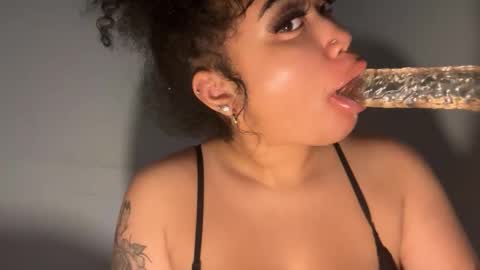 dayqueen1 online show from December 3, 2025, 1:20 pm