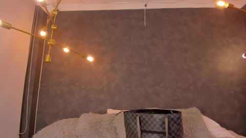 DAYRA ANGELS online show from December 18, 2025, 8:04 pm